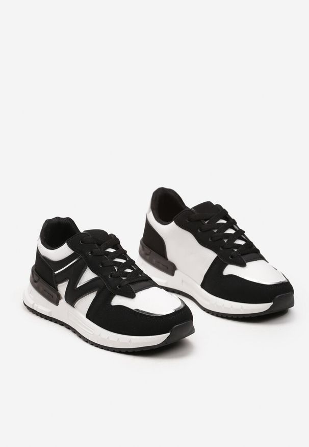 Renee - Czarno-Białe Sneakersy z Klasycznym Sznurowaniem i Wstawkami z Siateczki Veloraa. Nosek buta: okrągły. Kolor: czarny. Materiał: materiał. Obcas: na obcasie. Wysokość obcasa: niski