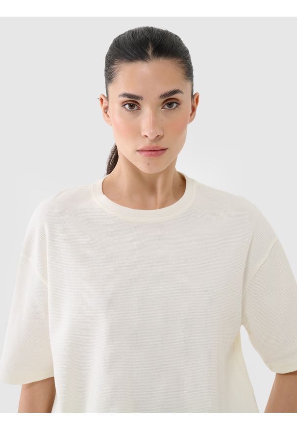 4f - 4F T-shirt regular z waflowej dzianiny damski - biały L. Okazja: na co dzień. Kolor: biały. Materiał: dzianina. Długość rękawa: krótki rękaw. Długość: krótkie. Wzór: kratka. Styl: casual, klasyczny, sportowy