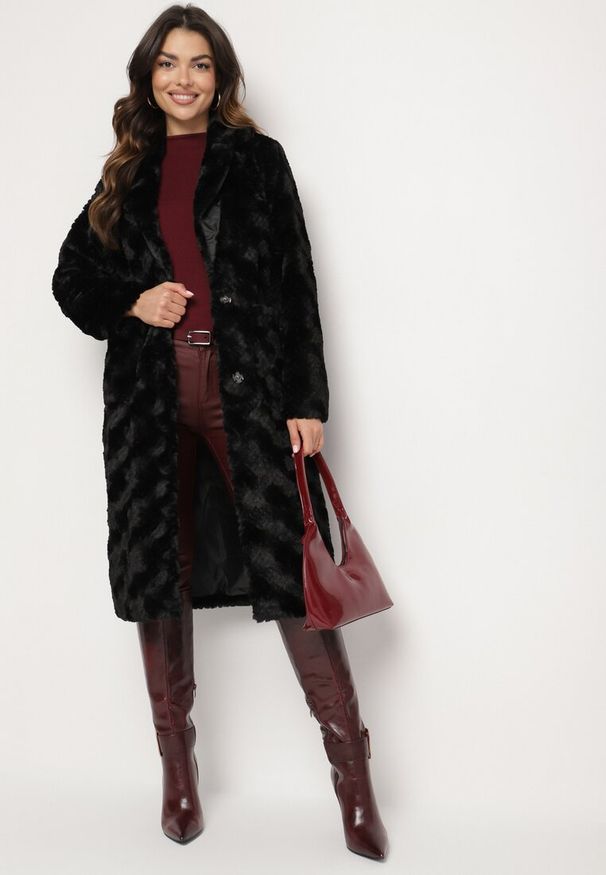 Born2be - Czarny Płaszcz z Pikowanym Futerkiem i Wsuwanymi Kieszeniami Vertika. Okazja: na co dzień. Kolor: czarny. Materiał: futro. Długość rękawa: długi rękaw. Długość: długie. Styl: wizytowy, casual