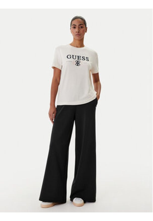 Guess T-Shirt V6RI13 KD772 Écru Regular Fit. Kolor: kremowy. Materiał: lyocell