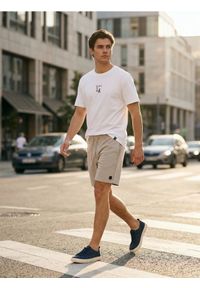 Sinsay - Szorty dresowe z wiązaniem - kremowy. Kolor: kremowy. Materiał: dresówka