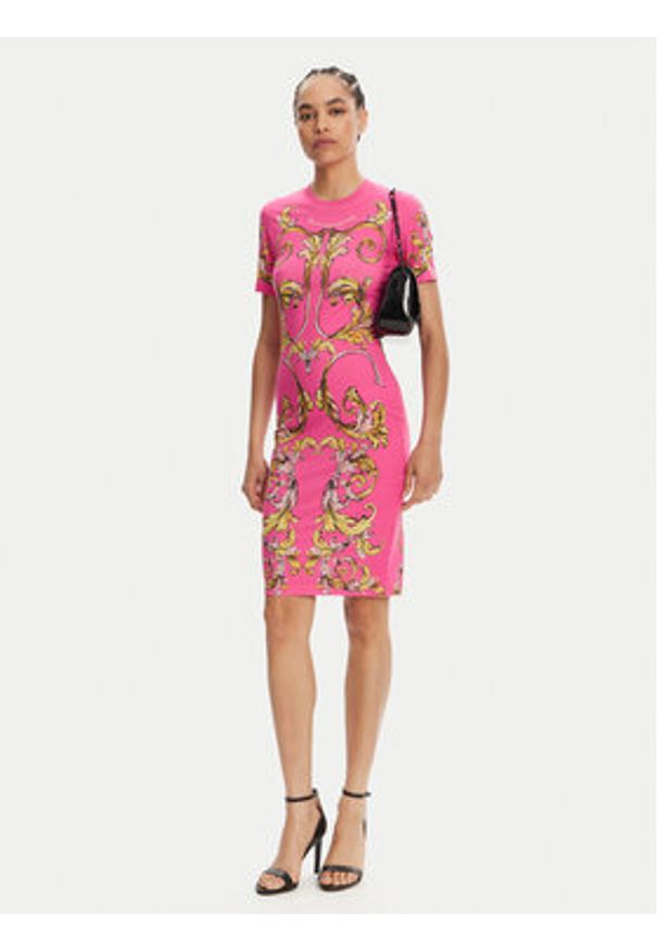 Versace Jeans Couture Sukienka codzienna 78HAO9P9 Różowy Slim Fit. Okazja: na co dzień. Kolor: różowy. Materiał: bawełna. Typ sukienki: proste. Styl: casual