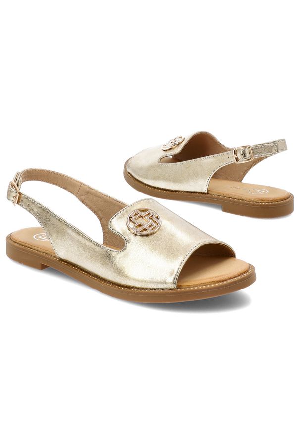 Złote Sandały Filippo Modne Obuwie Damskie. Okazja: na co dzień. Zapięcie: pasek. Kolor: złoty. Wzór: aplikacja. Sezon: lato. Styl: klasyczny, casual, elegancki