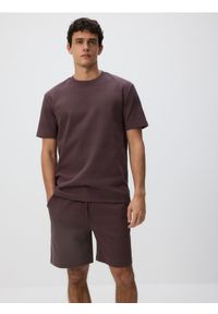 Reserved - T-shirt comfort fit - ciemnobrązowy. Kolor: brązowy. Materiał: bawełna, dzianina