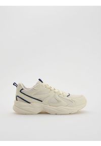 Reserved - Masywne sneakersy na szerokiej podeszwie - biały. Kolor: biały. Materiał: materiał