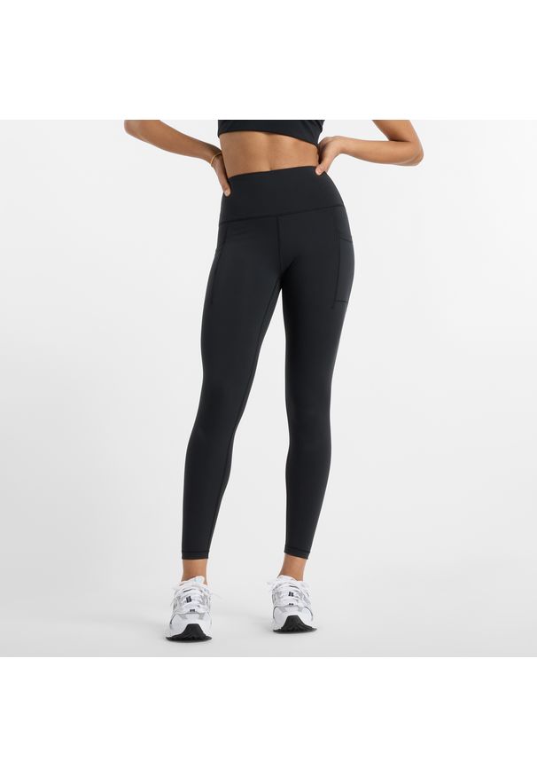 Legginsy damskie New Balance WP51268BK – czarne. Stan: podwyższony. Kolor: czarny. Materiał: poliester, materiał, lycra. Wzór: gładki. Sport: fitness