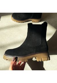 Sergio Leone - Czarne skórzane botki damskie Segio Leone Tr25733S. Nosek buta: okrągły. Kolor: czarny. Materiał: zamsz, skóra. Szerokość cholewki: normalna. Sezon: zima, jesień. Styl: elegancki, klasyczny #1