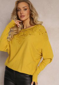 Renee - Żółty Sweter w Koronkę Iparog. Kolor: żółty. Materiał: koronka. Wzór: koronka. Sezon: jesień, zima #1