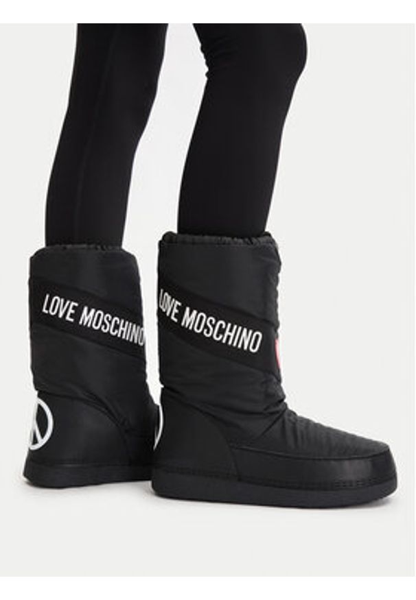 Love Moschino - LOVE MOSCHINO Śniegowce JA24032G0NISA000 Czarny. Kolor: czarny. Materiał: materiał
