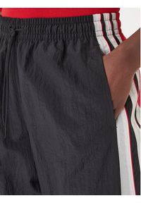 Adidas - adidas Spodnie dresowe Sport Santiago KC9116 Czarny Loose Fit. Kolor: czarny. Materiał: syntetyk #2