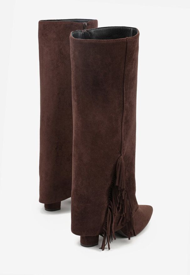 Renee - Brązowe Kozaki na Słupkowym Obcasie z Cholewką Imitującą Nogawkę z Frędzlami Linafela. Kolor: brązowy. Materiał: zamsz, koronka. Szerokość cholewki: normalna. Obcas: na obcasie. Styl: elegancki. Wysokość obcasa: średni