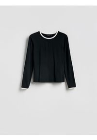 Reserved - Longsleeve z kontrastową lamówką - czarny. Kolor: czarny. Materiał: dzianina, wiskoza. Długość rękawa: długi rękaw #1