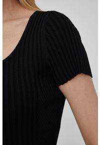 Calvin Klein sukienka kolor czarny mini dopasowana. Kolor: czarny. Materiał: materiał, dzianina. Długość rękawa: krótki rękaw. Typ sukienki: dopasowane. Długość: mini #3