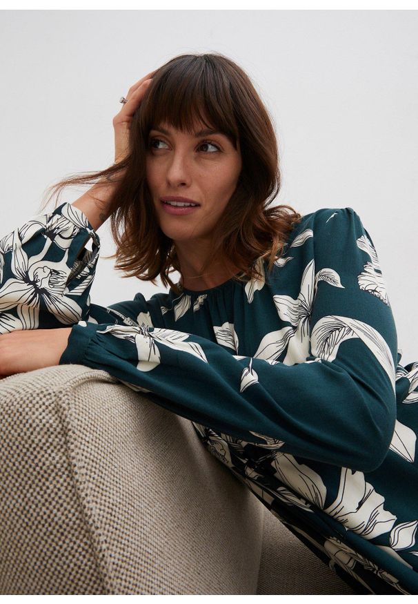 bonprix - Rozkloszowana sukienka z wiskozy. Kolor: zielony. Materiał: wiskoza. Długość: mini