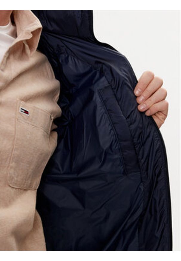 Tommy Jeans Kurtka puchowa DM0DM18012 Granatowy Regular Fit. Kolor: niebieski. Materiał: syntetyk