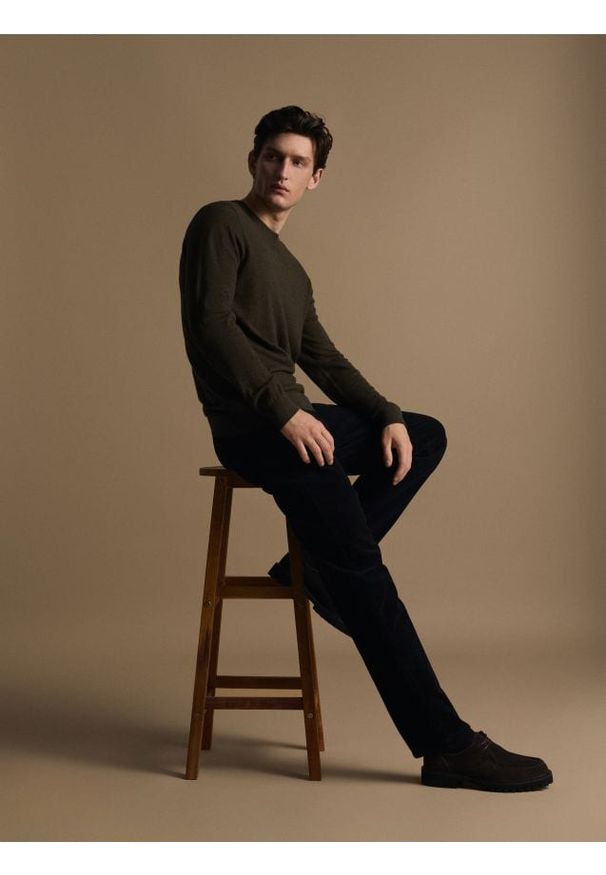 Reserved - Sweter z domieszką kaszmiru - zielony. Kolor: zielony. Materiał: kaszmir