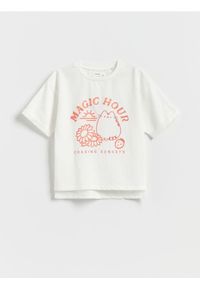 Reserved - T-shirt Pusheen - złamana biel. Materiał: bawełna. Długość: krótkie #1
