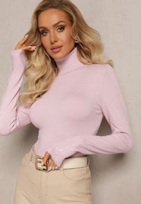 Renee - Jasnoróżowy Golf Dzianinowy z Długim Rękawem Relka. Okazja: na co dzień. Typ kołnierza: golf. Kolor: różowy. Materiał: dzianina. Długość rękawa: długi rękaw. Długość: długie. Sezon: jesień, zima. Styl: klasyczny, casual #4