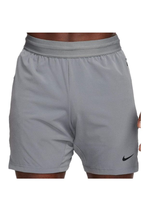 odzież Męskie Nike. Kolor: szary. Długość: krótkie. Sezon: lato