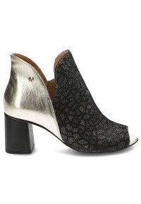 Czarne Botki Maciejka Eleganckie Skórzane Buty. Okazja: na co dzień. Nosek buta: otwarty. Kolor: czarny. Szerokość cholewki: normalna. Wzór: geometria. Materiał: skóra. Obcas: na obcasie. Styl: elegancki. Wysokość obcasa: średni #5