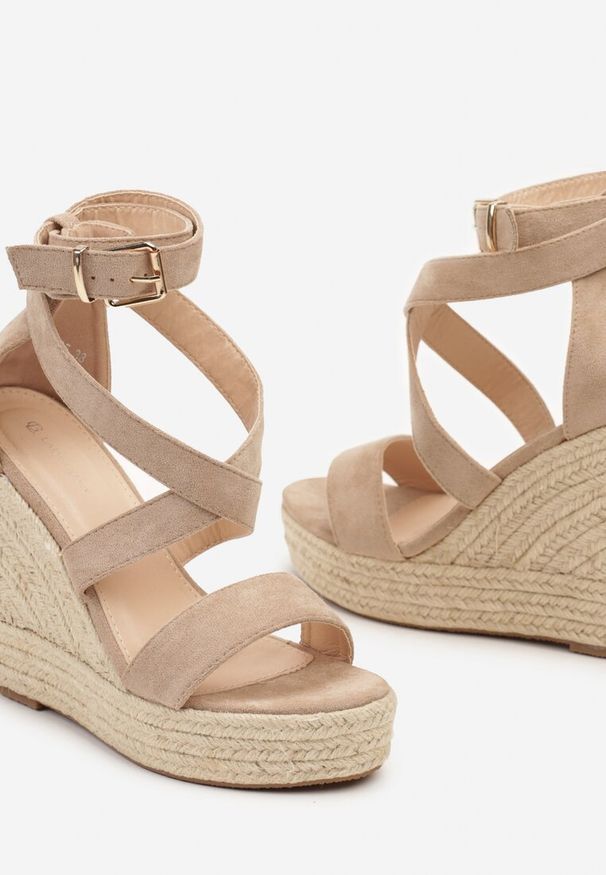 Renee - Ciemnobeżowe Sandały na Plecionym Koturnie i Platformie Tinami. Zapięcie: pasek. Kolor: beżowy. Materiał: jeans. Sezon: lato. Obcas: na koturnie. Styl: wakacyjny, elegancki