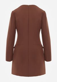 Renee - Brązowa Trapezowa Sukienka VICES o Eleganckim Kroju Zdobionym Imitacją Kieszeni Agats. Kolor: brązowy. Wzór: aplikacja. Typ sukienki: trapezowe. Styl: elegancki #2