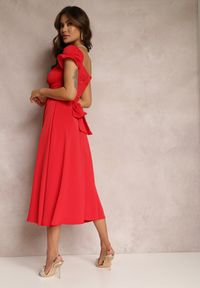 Renee - Czerwona Sukienka Perolis. Kolor: czerwony. Materiał: tkanina. Długość rękawa: krótki rękaw. Wzór: jednolity, gładki. Styl: wizytowy. Długość: midi #3