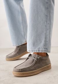 Born2be - Ciemnobeżowe Zamszowe Półbuty ze Skórzaną Wkładką i Ozdobnymi Przeszyciami Olenos. Okazja: na co dzień. Kolor: beżowy. Materiał: zamsz, skóra. Styl: casual #1