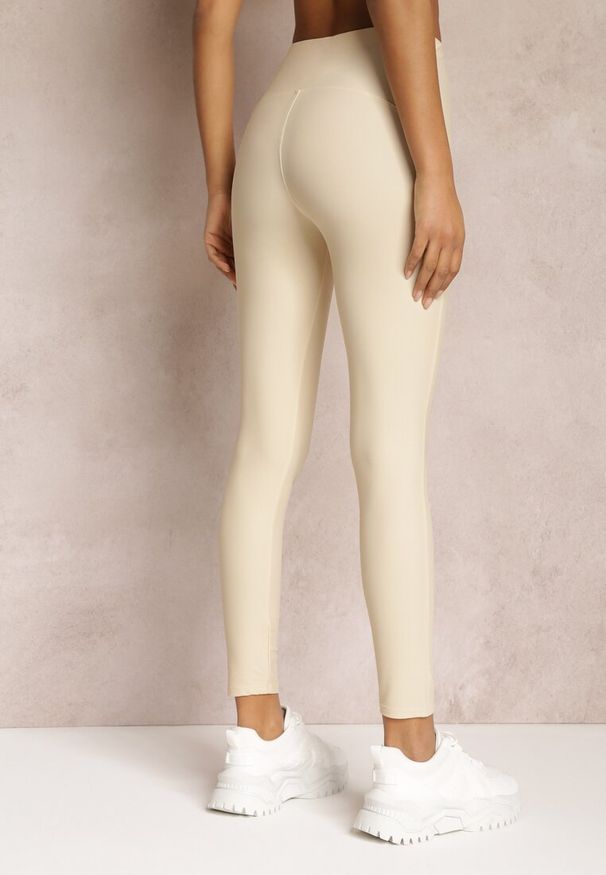 Renee - Jasnobeżowe Legginsy Hyraste. Kolor: beżowy. Materiał: dzianina. Długość: długie. Wzór: aplikacja. Styl: sportowy