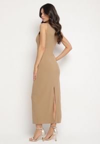 Born2be - Beżowa Dopasowana Sukienka z Wiskozą Ozdobiona Marszczeniem Siloria. Okazja: na co dzień. Typ kołnierza: dekolt w kształcie V. Kolor: beżowy. Materiał: wiskoza. Wzór: aplikacja. Sezon: lato. Typ sukienki: proste. Styl: casual, elegancki #6