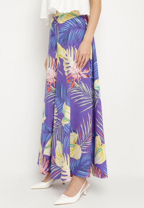 Born2be - Niebieskie Szerokie Wiskozowe Spodnie z Wysokim Stanem w Liście Senithiela. Okazja: na spacer, na co dzień, na imprezę. Stan: podwyższony. Kolor: niebieski. Materiał: wiskoza. Sezon: lato. Styl: casual, elegancki