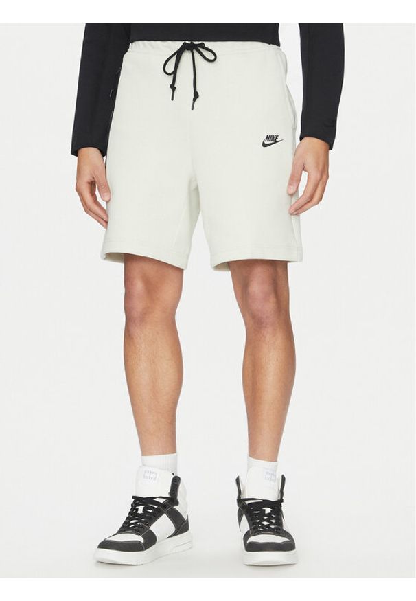 Nike Szorty sportowe FB8171 Écru Standard Fit. Materiał: syntetyk. Styl: sportowy
