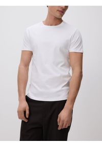 Reserved - T-shirt slim z bawełny pima - biały. Kolor: biały. Materiał: bawełna #1
