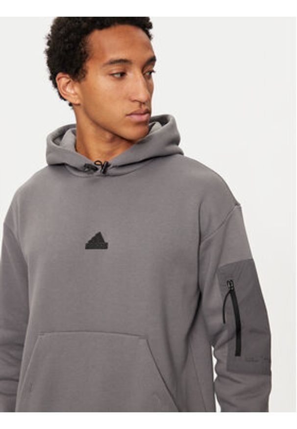 Adidas - adidas Bluza City Escape IY1518 Szary Regular Fit. Kolor: szary. Materiał: bawełna, syntetyk