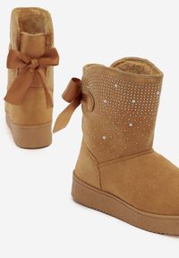 Renee - Camelowe Śniegowce Susitna. Wysokość cholewki: przed kolano. Nosek buta: okrągły. Zapięcie: bez zapięcia. Materiał: futro, materiał, satyna. Szerokość cholewki: normalna. Wzór: aplikacja. Sezon: zima. Styl: glamour #5