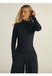 4f - 4F Bluza slim bez kaptura damska 4F x Anna Lewandowska - czarna M. Okazja: na co dzień. Typ kołnierza: bez kaptura. Kolor: czarny. Materiał: materiał, skóra. Styl: casual, sportowy #1