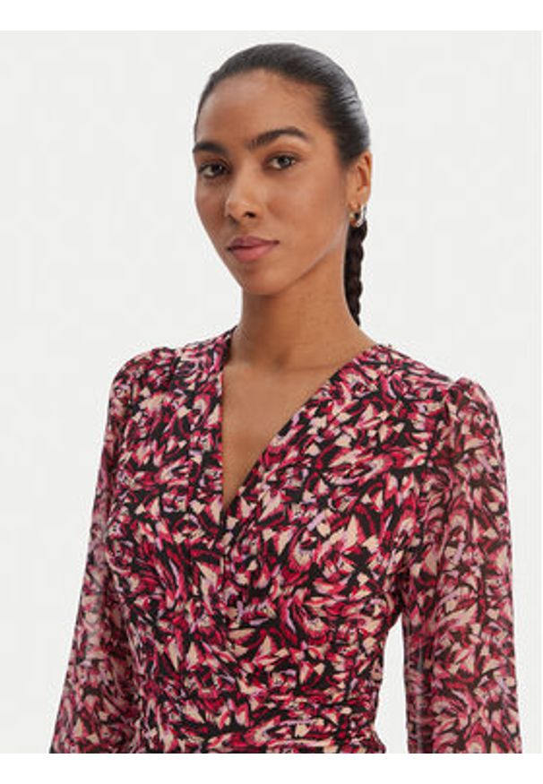 Morgan Sukienka codzienna 261-RIBLOO Różowy Slim Fit. Okazja: na co dzień. Kolor: różowy. Materiał: syntetyk. Typ sukienki: proste. Styl: casual