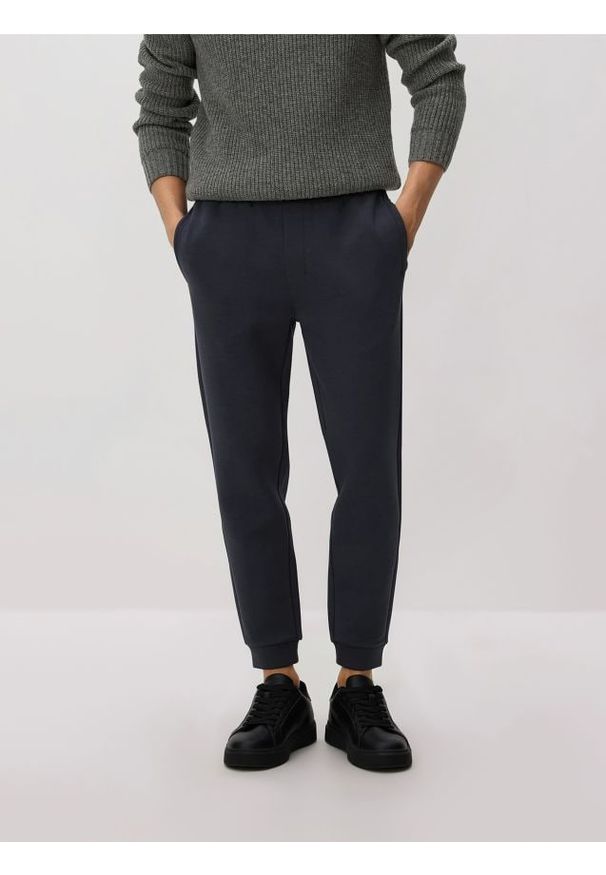 Reserved - Spodnie dresowe slim fit - ciemnoszary. Kolor: szary. Materiał: dresówka