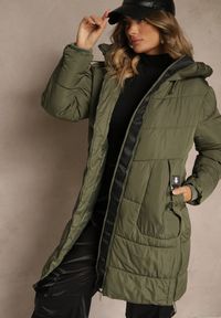 Renee - Ciemnozielona Pikowana Kurtka z Kapturem i Bocznymi Suwakami Lundrie. Okazja: na co dzień. Typ kołnierza: kaptur. Kolor: zielony. Materiał: dzianina, poliester, jeans. Sezon: zima. Styl: casual #3