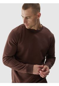 4f - 4F Bluza dresowa nierozpinana bez kaptura męska - brązowa XL. Okazja: na co dzień. Typ kołnierza: bez kaptura. Kolor: brązowy. Materiał: dresówka. Wzór: gładki, ze splotem. Styl: sportowy, klasyczny, casual