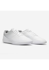 KIPSTA - Buty do piłki nożnej halowej Kipsta 100. Kolor: szary, wielokolorowy, biały. Materiał: poliester, syntetyk, kauczuk. Sport: piłka nożna #2