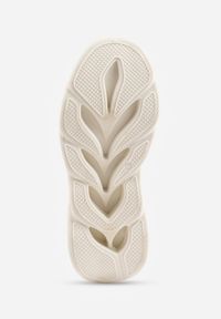 Renee - Beżowe Buty Sportowe Sneakersy na Platformie Ozdobionej Tłoczeniem Teliriella. Okazja: na co dzień. Zapięcie: sznurówki. Kolor: beżowy. Materiał: jeans. Wzór: aplikacja. Obcas: na platformie #7