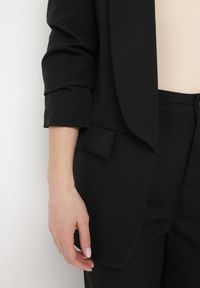 Born2be - Czarna Marynarka Thaelenia. Kolor: czarny. Wzór: jednolity, aplikacja. Styl: elegancki #4