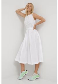 Deha sukienka kolor biały midi rozkloszowana. Kolor: biały. Materiał: tkanina, włókno. Wzór: gładki. Typ sukienki: rozkloszowane. Długość: midi