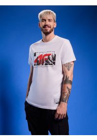 4f - 4F T-shirt regular z nadrukiem siatkarskim męski - biały M. Okazja: na co dzień, do domu. Kolor: biały. Materiał: bawełna, jersey, materiał. Wzór: nadruk. Styl: sportowy, klasyczny, casual