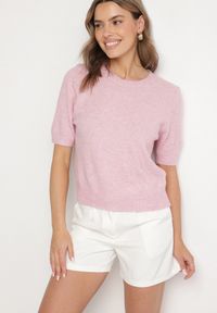 Born2be - Różowy Sweter z Wełną i Krótkim Rękawem Turosa. Okazja: na co dzień. Kolor: różowy. Materiał: wełna. Długość rękawa: krótki rękaw. Długość: krótkie. Styl: klasyczny, casual, elegancki #4