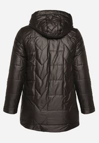 Born2be - Czarna Pikowana Kurtka Ozdobiona Pikowaniem z Odpinanym Kapturem Falerosa. Okazja: na co dzień, na spacer. Kolekcja: plus size. Kolor: czarny. Materiał: jeans. Wzór: aplikacja. Styl: casual #7