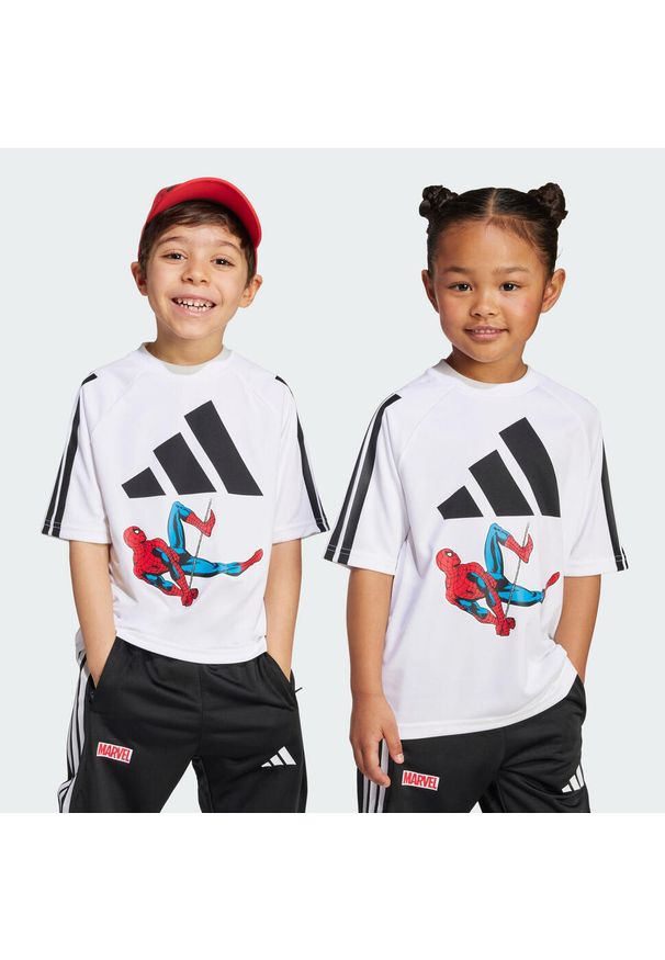 Adidas - Koszulka Marvel Spider-Man Tee Kids. Kolor: biały, wielokolorowy, czarny. Materiał: materiał. Wzór: motyw z bajki
