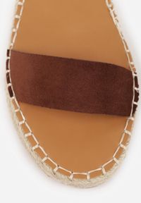 Born2be - Ciemnobrązowe Sandały z Ozdobą Klamrą i Jutową Platformą Riseth. Okazja: na co dzień. Zapięcie: klamry. Kolor: brązowy. Wzór: aplikacja. Obcas: na platformie. Styl: casual, elegancki #7