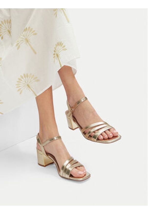 Lasocki Sandały HY6800-1 Złoty. Kolor: złoty. Materiał: skóra